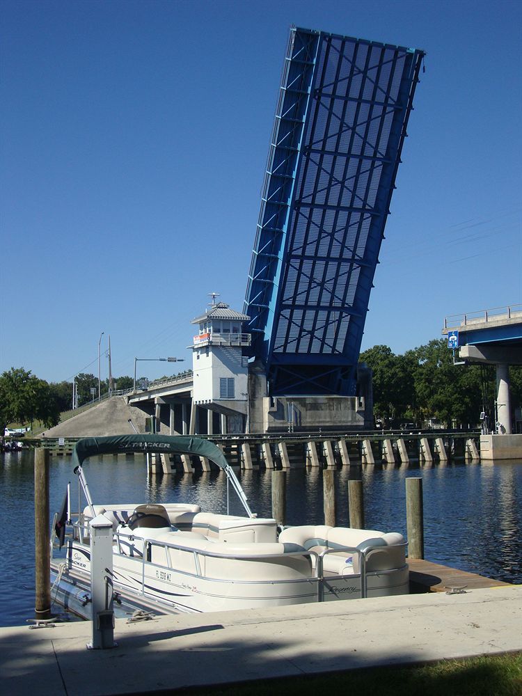 Big River Marina & 2* Astor